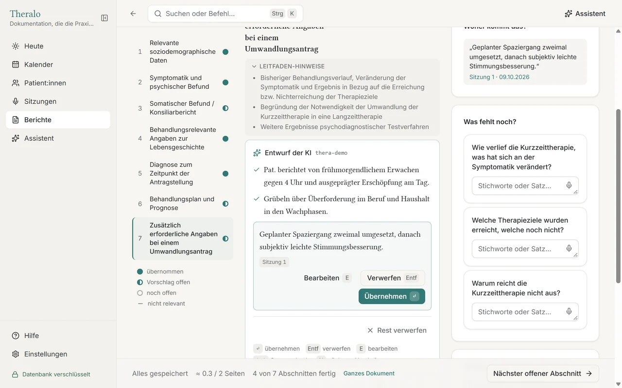 Theralo, Bericht-Lotse: KI-Entwurf für Abschnitt 7 Satz für Satz, mit den Knöpfen Bearbeiten, Verwerfen, Übernehmen, der Quelle „Sitzung 1 · 09.10.2026“ und den Fragen „Was fehlt noch?“
